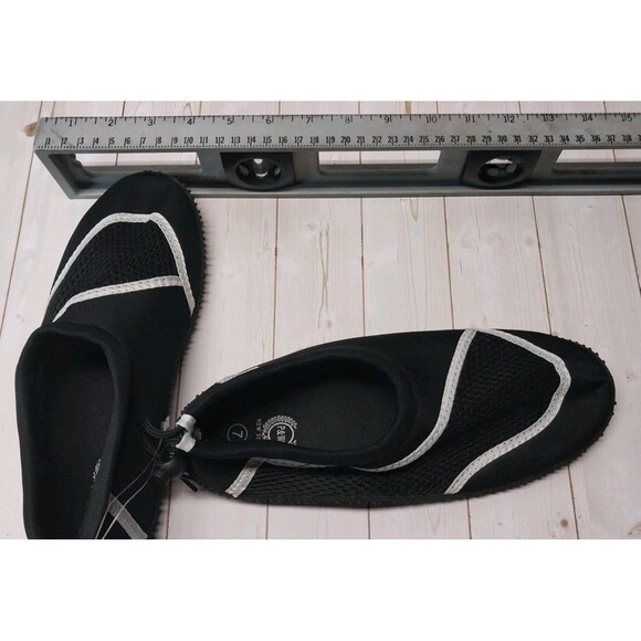 Women Size 7 Black White Water Shoes Mesh Drawstring Swim Beach NWOT PW New York - Picture 10 of 10